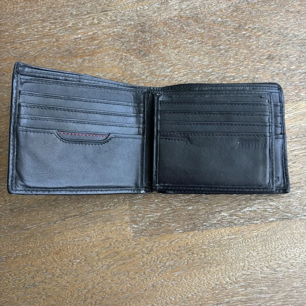 Tumi Delta Single Billfold Wallet Men's Black Leather Wallet With ID Holder